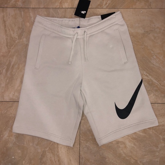Nike Sportswear Club (NSW) Shorts - Picture 2 of 3